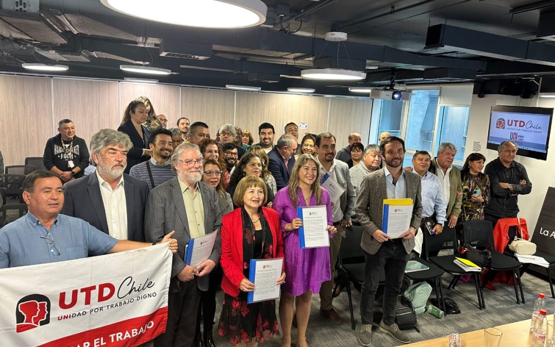 UNIDAD POR TRABAJO DIGNO ENTREGA PROPUESTAS DE NORMA LABORAL A CANDIDATOS/AS AL CONSEJO CONSTITUCIONAL