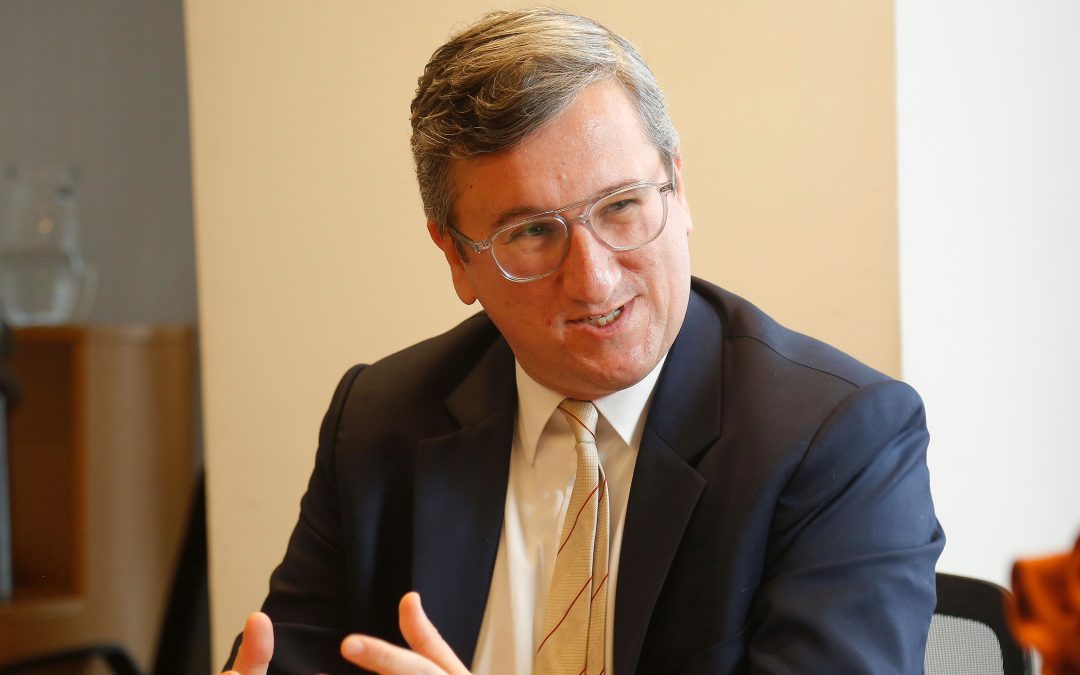 La “nueva preocupación” de la FNE: Vigilará al mercado laboral para evitar colusión en pago de salarios y contrataciones